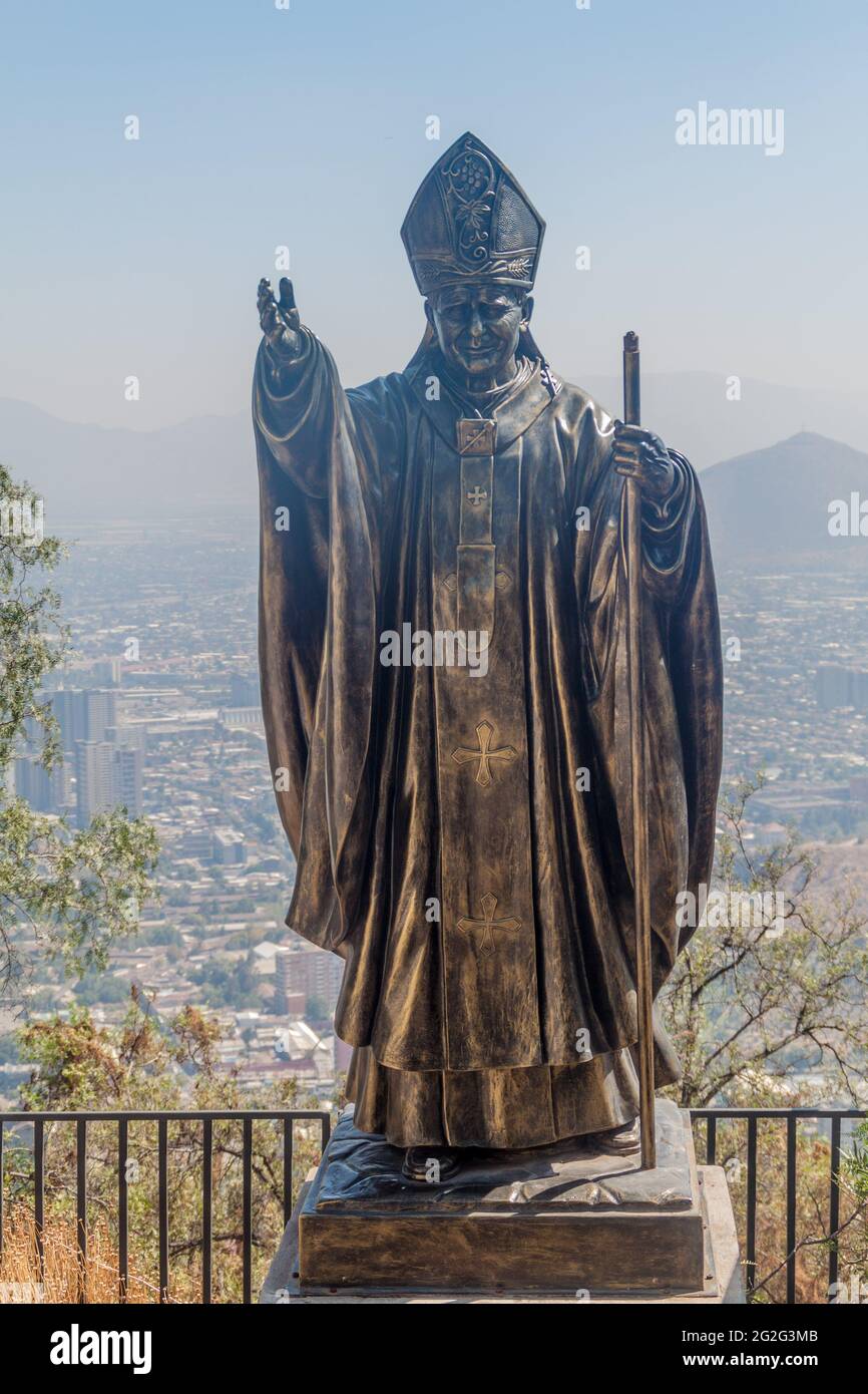 Statue de Jean-Paul II sur la colline Cerro San Cristobal, Santiago du Chili Banque D'Images