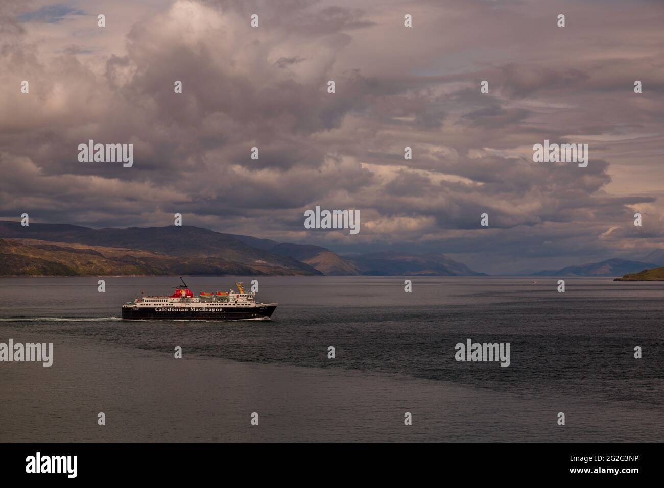 Le ferry 'Isle of Mull' appartenant à la Caledonian MacBrayne, en passant par le Sound sur l'île de Mull, dans les Hébrides intérieures, en Écosse Banque D'Images