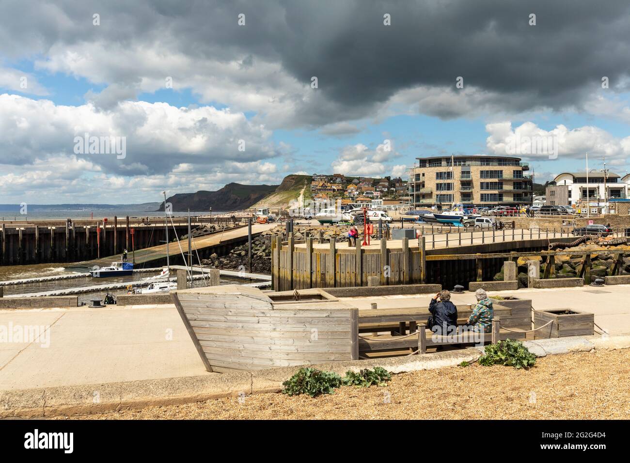 Vue sur le paysage de West Bay également connu sous le nom de Bridport Harbour, Dorset, Angleterre, Royaume-Uni Banque D'Images