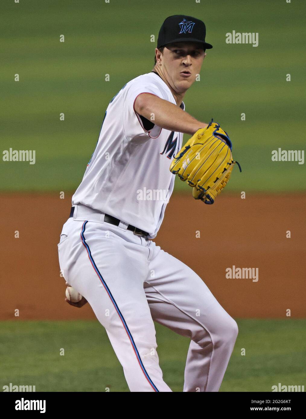 Le pichet de Miami Marlins Trevor Rogers (28) s'oppose aux Rocheuses du Colorado lors du premier repas au parc loanDepot le jeudi 10 juin 2021 à Miami, en Floride. (Photo de David Santiago/Miami Herald/TNS/Sipa USA) Banque D'Images