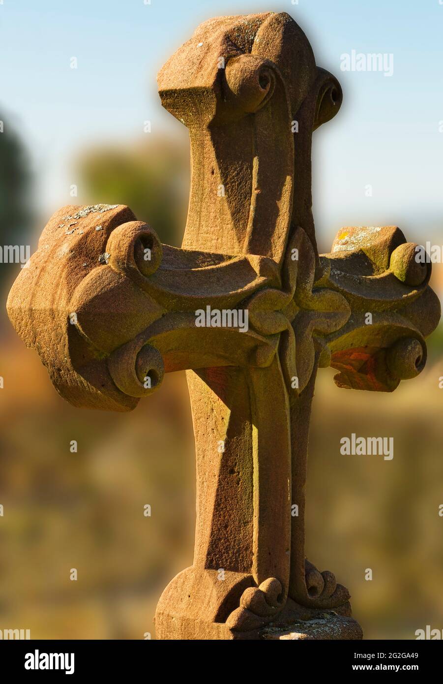 Europe, Allemagne, Hesse, Marburger Land, bassin d'Amöneburg, Geopark Vogelsberg, réserve naturelle, Amöneburg, croix rose en grès dans l'ancien complexe de monastère Banque D'Images