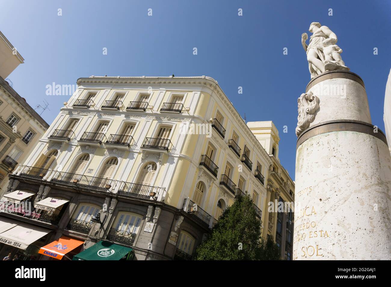 La statue connue sous le nom de Mariblanca sont des figures femelles d'origine incertaine qui peuvent se rapporter aux déesses de la fertilité venus ou Fortuna. Puerta del sol. TH Banque D'Images