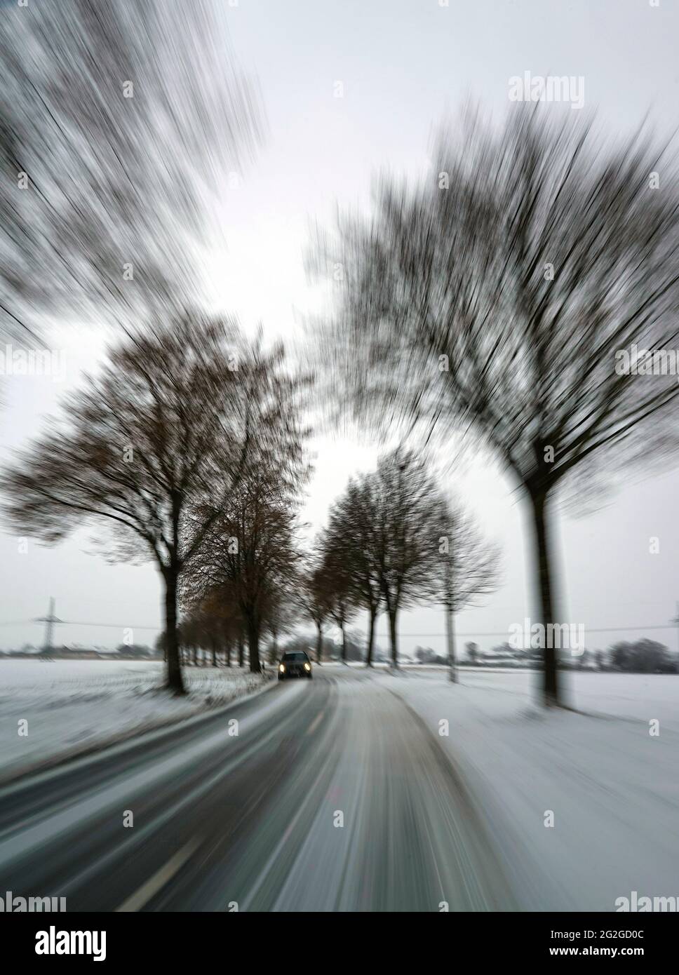 Allemagne, Bavière, haute-Bavière, Altötting district, route de campagne, avenue, voiture, hiver, couvert, zoomé Banque D'Images