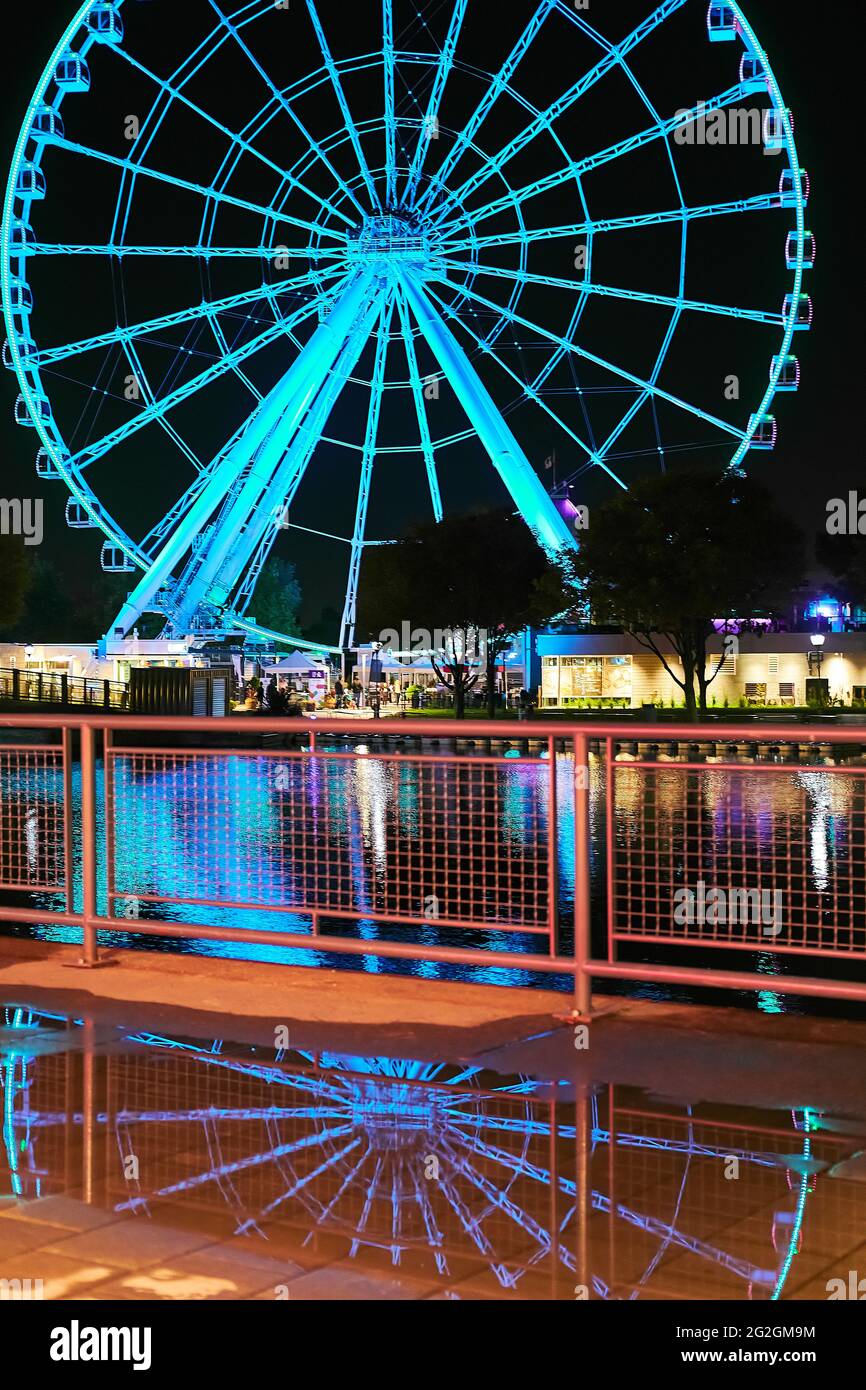 Vue nocturne de la Grande roue de Montréal au Vieux-Port de Montréal, Québec, Canada Banque D'Images