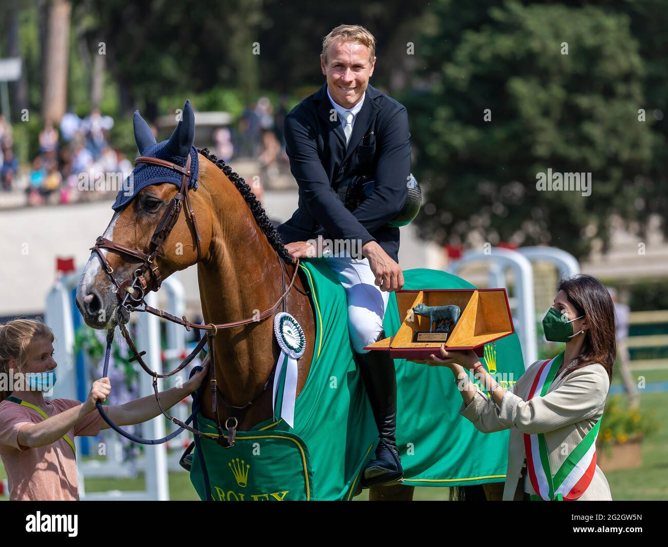 Rome Italie. 30 mai 2021 : David remportera le Grand Prix Rolex de Rome au 88e CSIO 5 * Master d'Inzeo reçoit le prix de Virginia Raggi - Banque D'Images