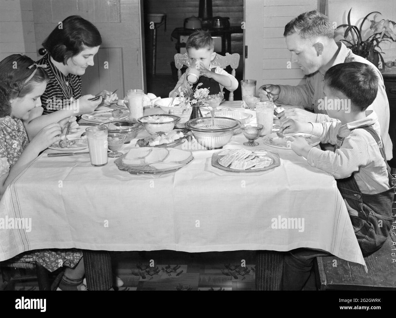 Helms Family Dinner, Coffee County, Alabama, États-Unis, Marion Post Wolcott, Administration américaine de la sécurité agricole, mars 1939 Banque D'Images