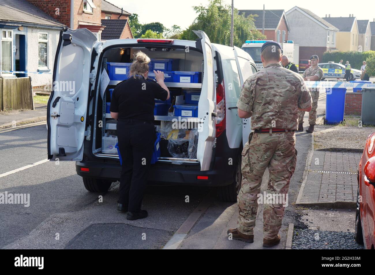 Une équipe d'élimination de bombes de l'armée assistant à un incident pour la police sur Wyberton West Rd Banque D'Images