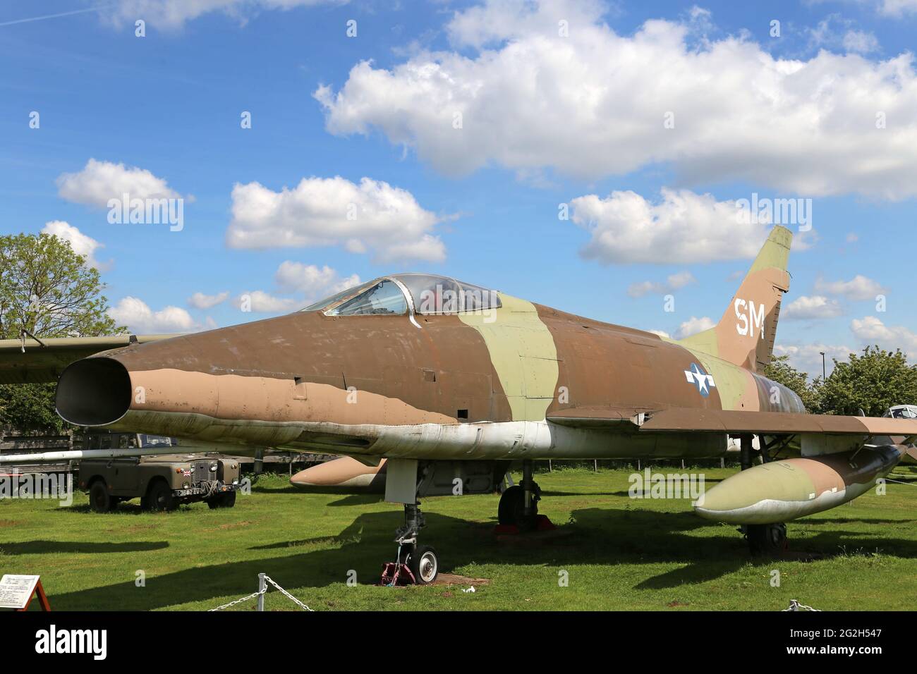 North American Super Sabre F-100D (1953), Midland Air Museum, aéroport de Coventry, Baginton, Warwickshire, Angleterre, Grande-Bretagne, Royaume-Uni, Europe Banque D'Images