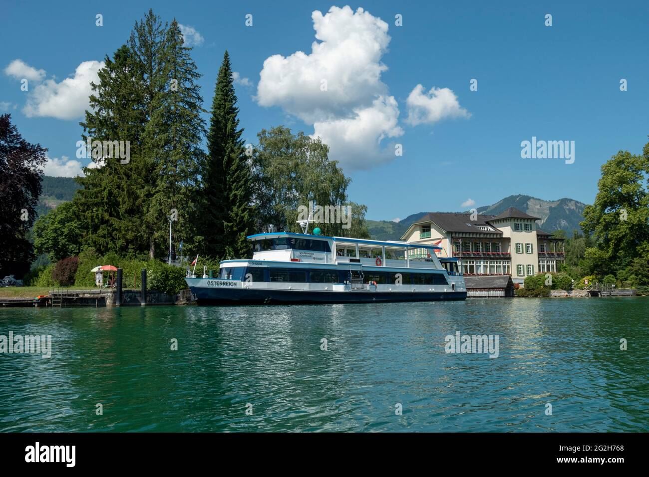 Navire au stade d'atterrissage de Gschwendt, Wolfgangsee, Salzburger Land, Autriche Banque D'Images