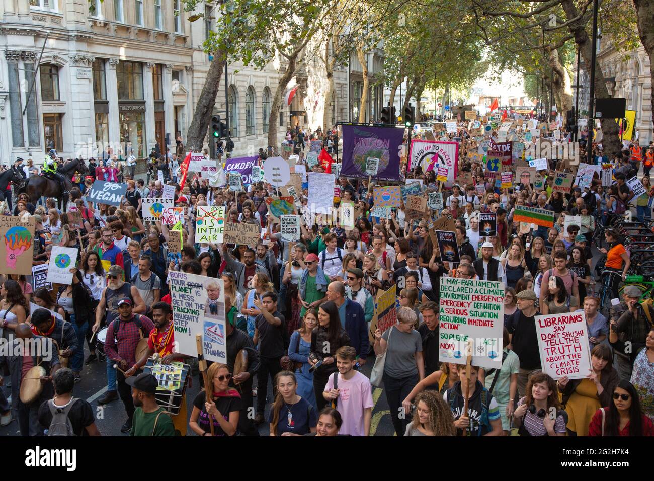 Manifestation sur le changement climatique, Londres. 20.9.2019 environ 100.000 personnes sont descendues dans les rues de Londres pour protester contre le changement climatique. Banque D'Images