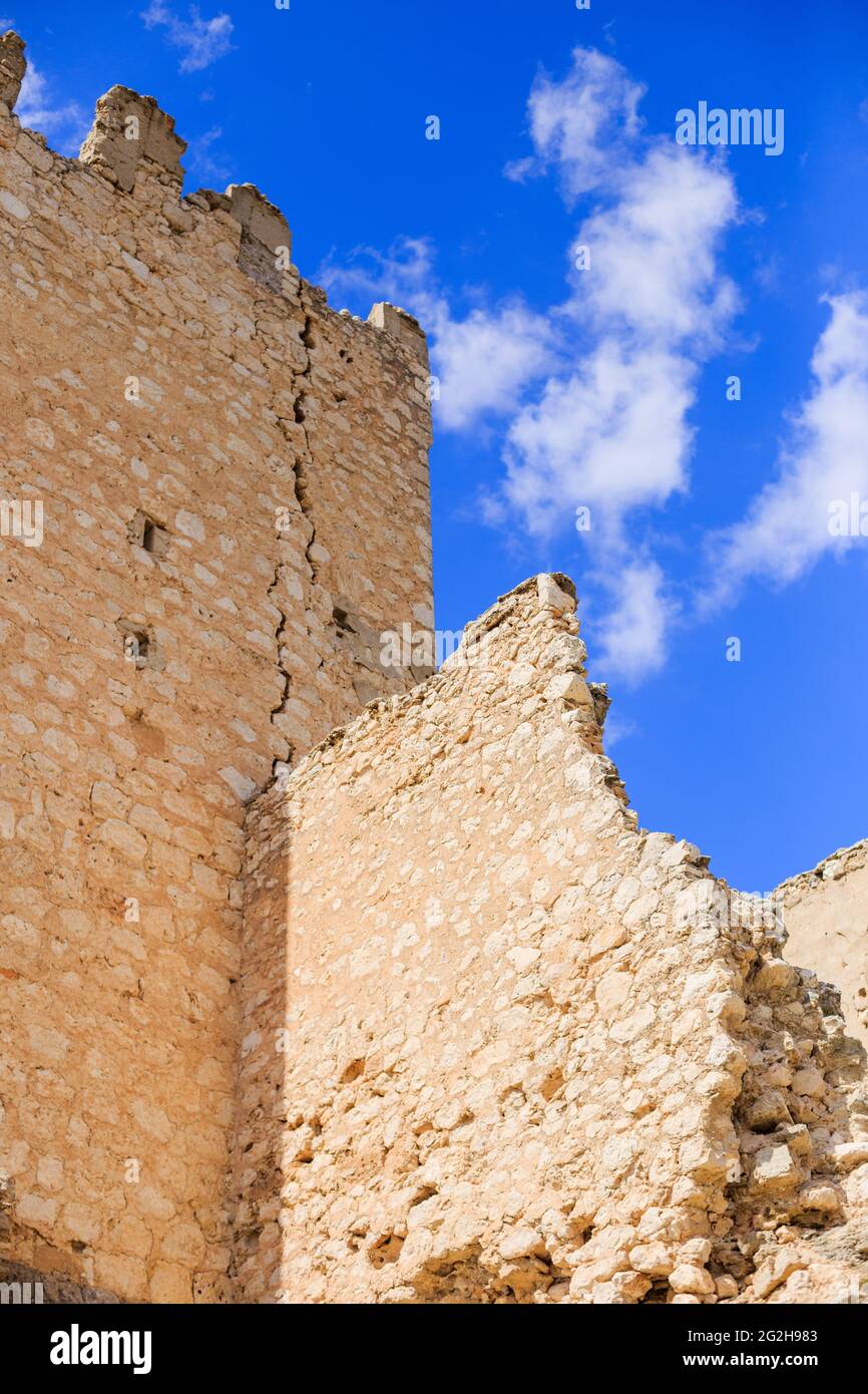 Le château d'Oreja est un paysage abandonné en ruines à Tolède. Une destination touristique de voyage à une forteresse musulmane et de chevalier Banque D'Images