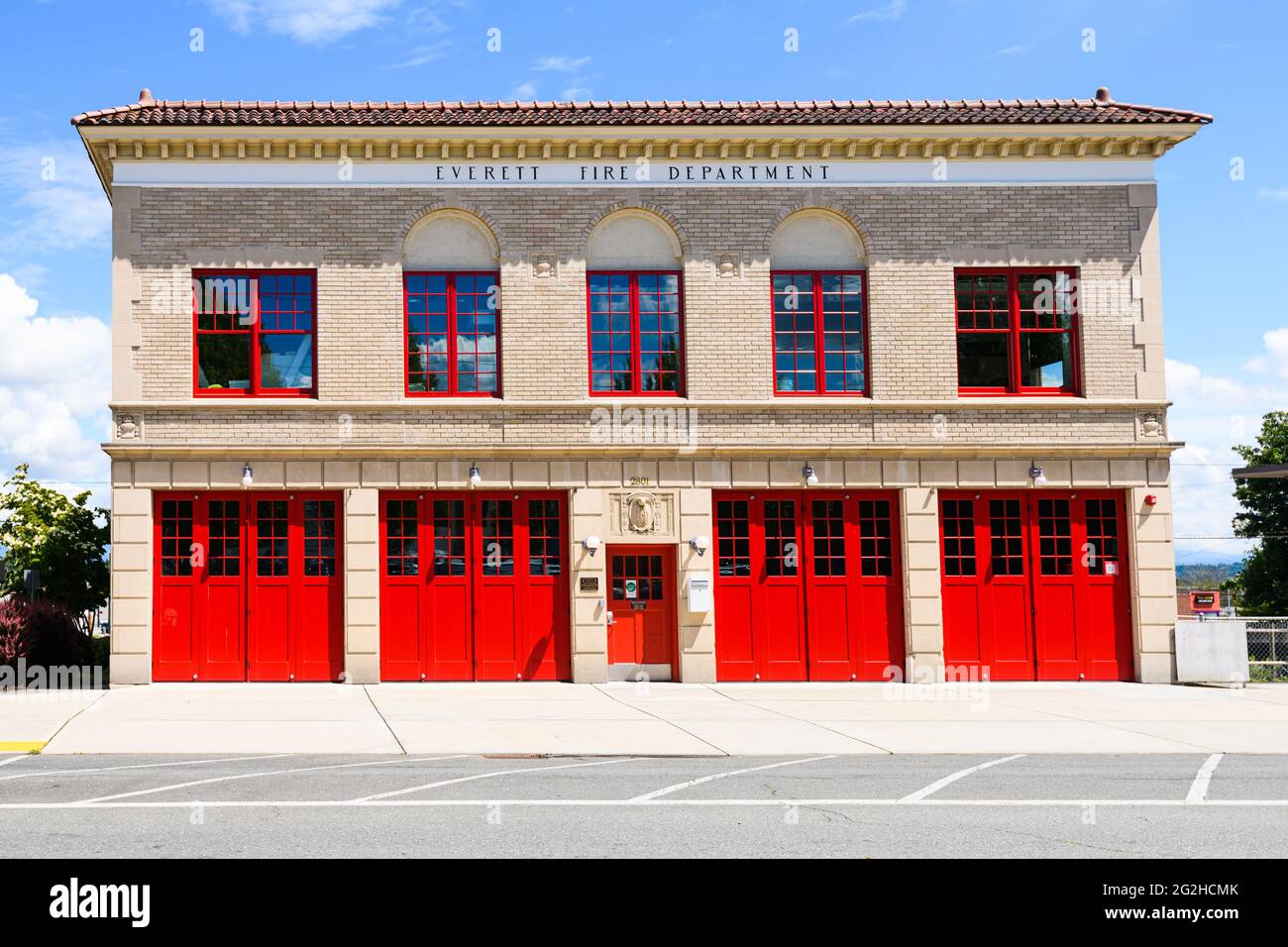 Everett, WA, États-Unis - 07 juin 2021 ; caserne de pompiers historique d'Everett numéro 2 sur Oakes Avenue. Construit dans un style de renouveau classique maintenant un bâtiment d'entraînement Banque D'Images