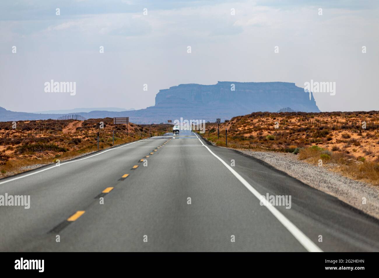 Vue spectaculaire de Monument Valley depuis le célèbre Forrest Gump point (Mexican Hat, US-163), Utah, États-Unis. C'est la scène dans le film où Forrest s'arrête finalement après avoir exécuté tous les jours pendant quelques années. Banque D'Images