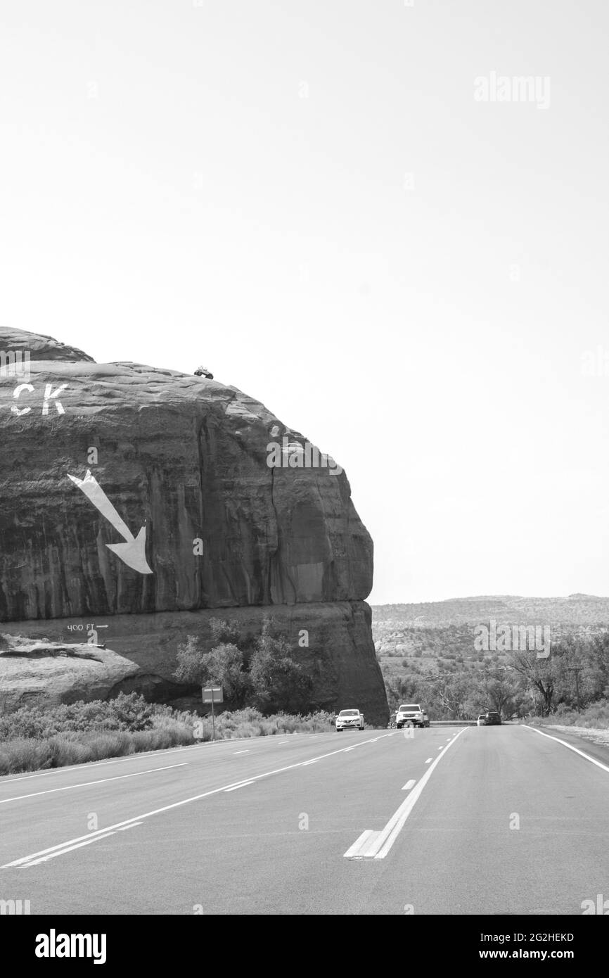 Hole 'N' The Rock - attraction avec une maison sculptée dans un énorme rocher de grès, ainsi qu'une boutique de souvenirs et un zoo. Moab, Utah, États-Unis Banque D'Images