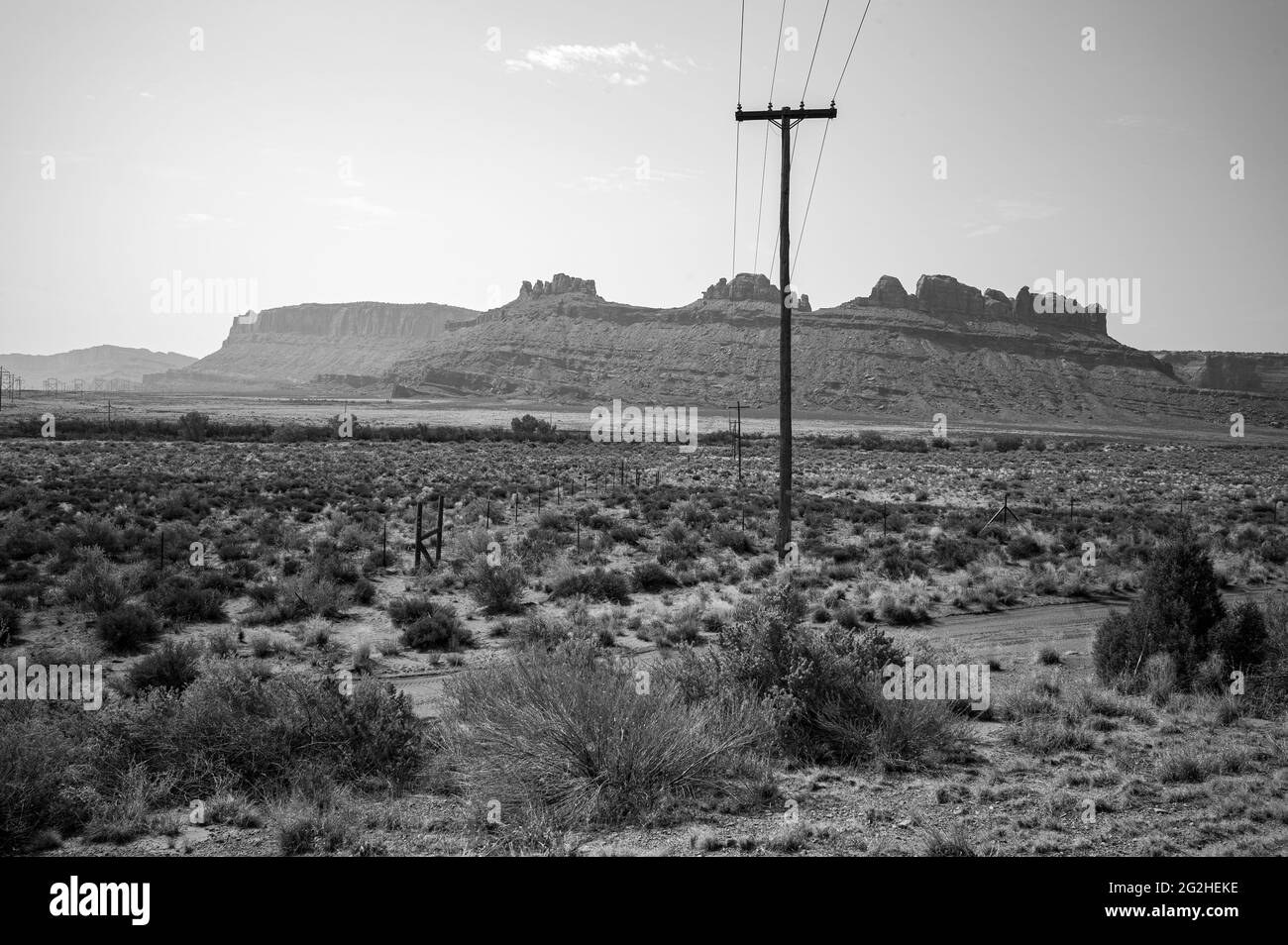 Vue panoramique sur l'UT-313 avec une jeep wrangler et caravane / remorque. Moab, Utah, États-Unis Banque D'Images