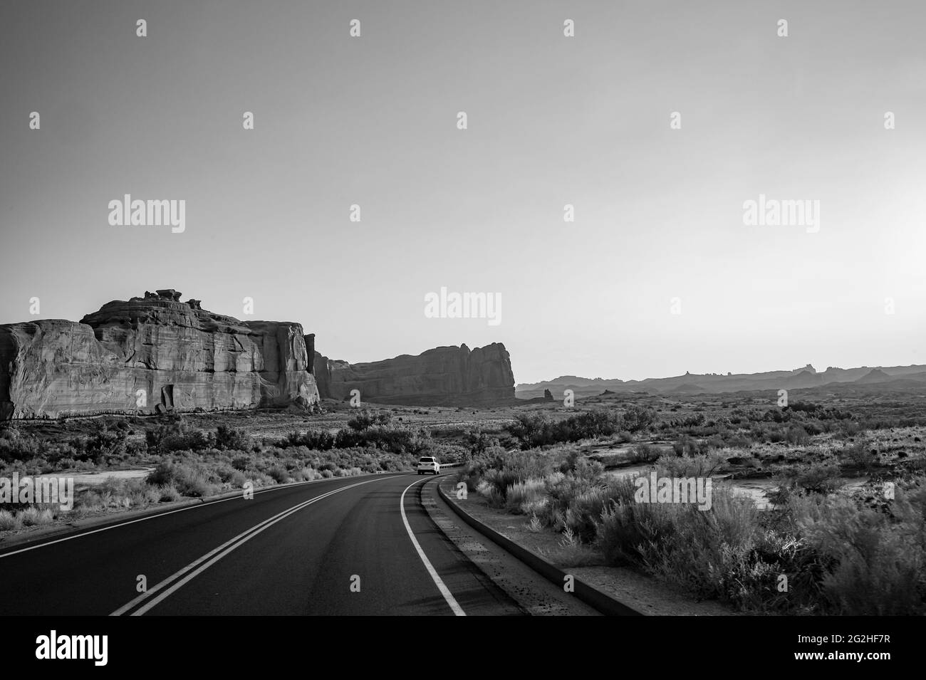 Sur la route dans le parc national d'Arches, Utah, États-Unis Banque D'Images