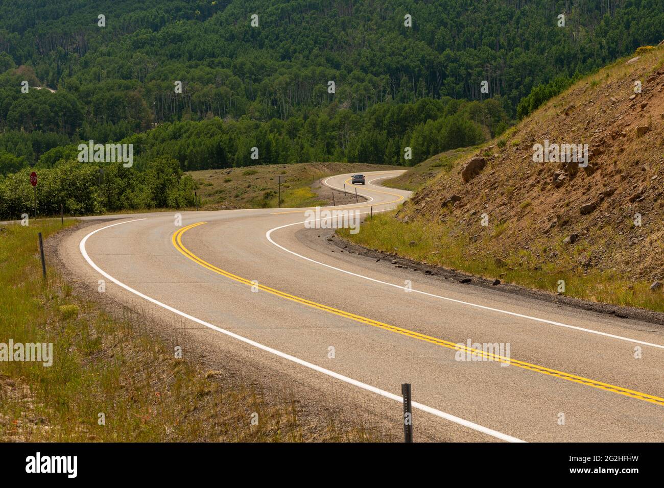 Parking Jeep et Caravan à a Vista point près de Boulder, Utah, États-Unis. Banque D'Images
