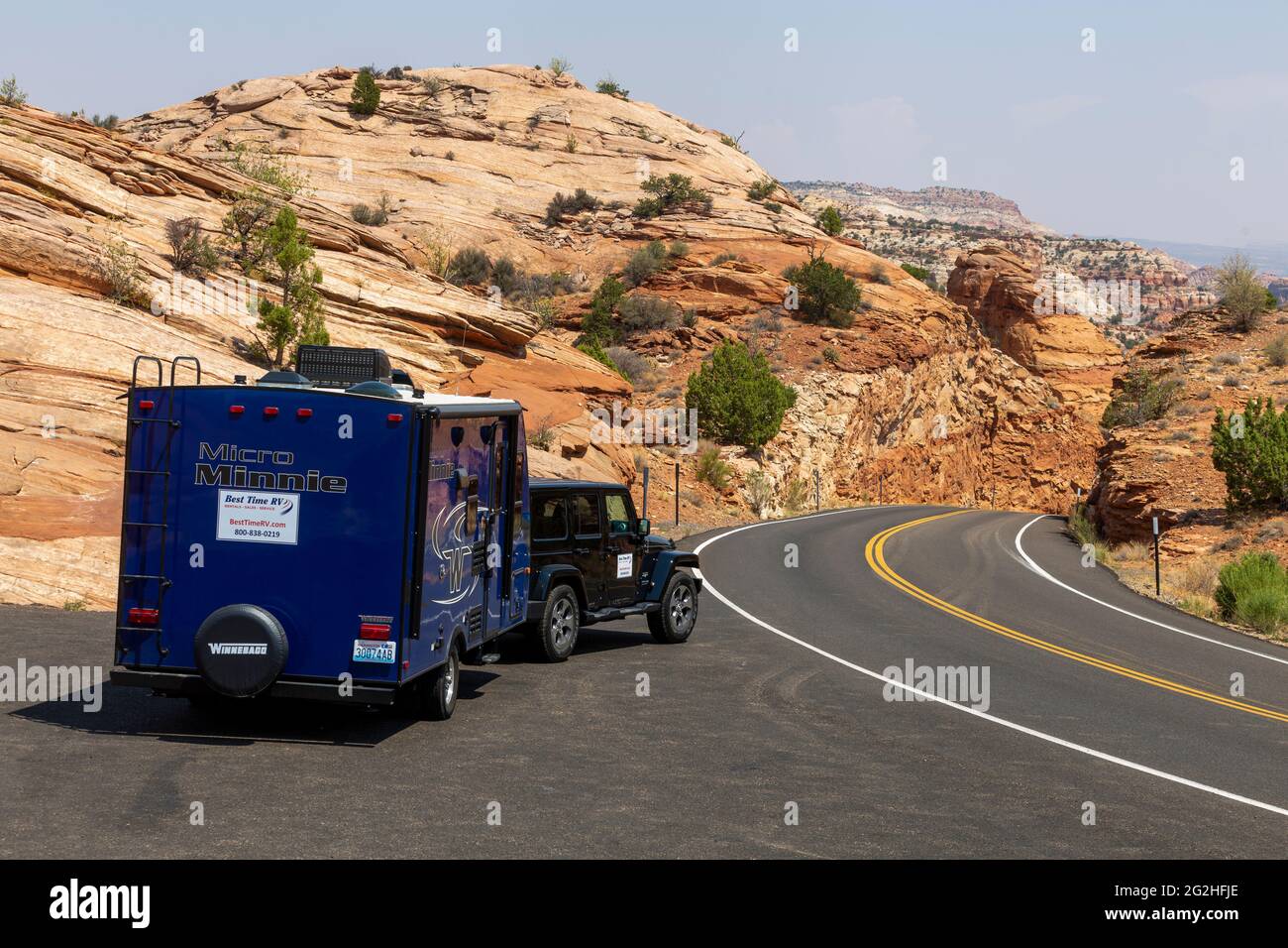 Parking Jeep et Caravan à Scenic Spot près de la rivière Escalante à Escalante, Utah, États-Unis Banque D'Images