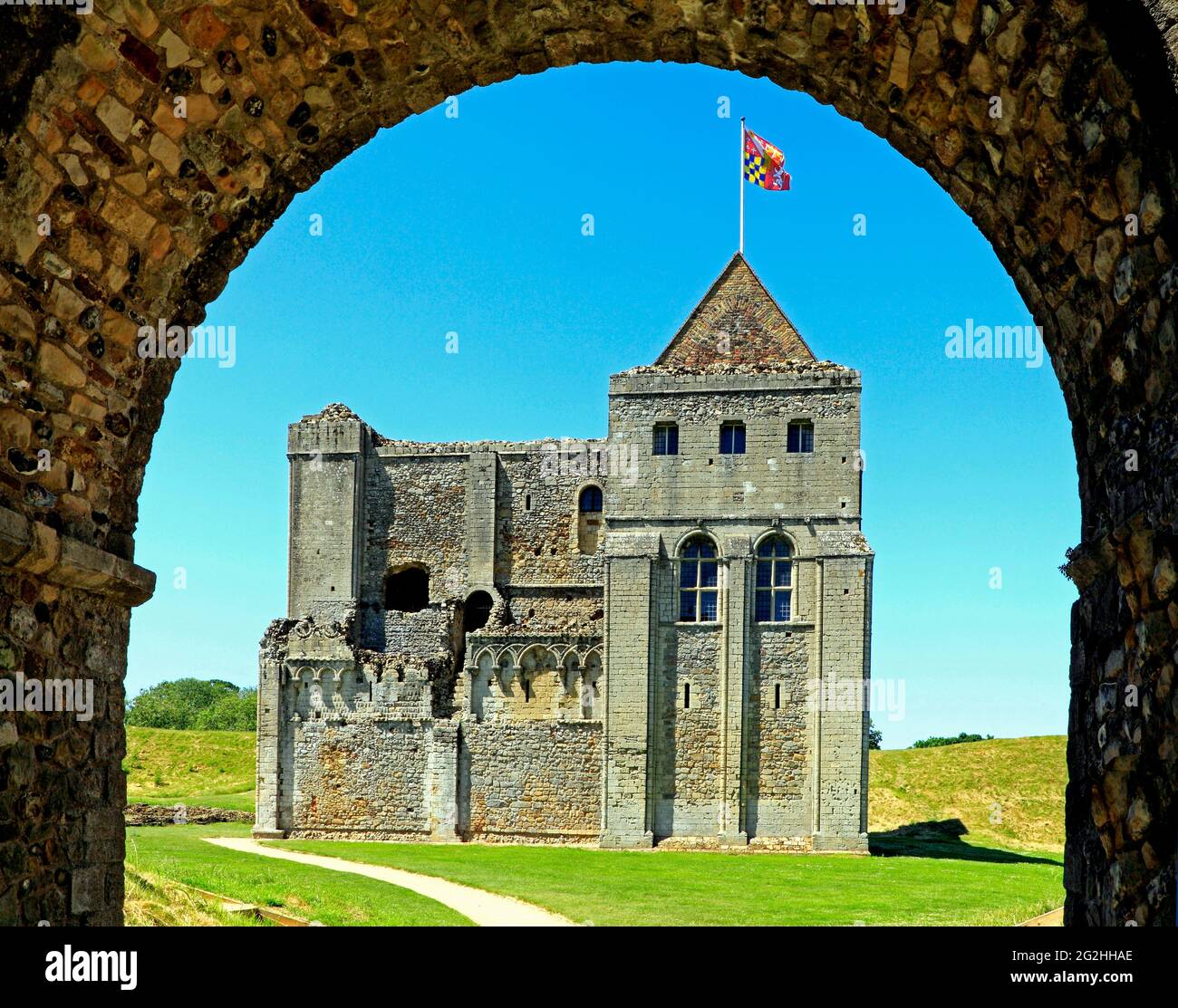 Château Rising Château, à travers l'arche, Norman, châteaux, conserver, Médiéval, architecture, Norfolk, Angleterre, Royaume-Uni Banque D'Images