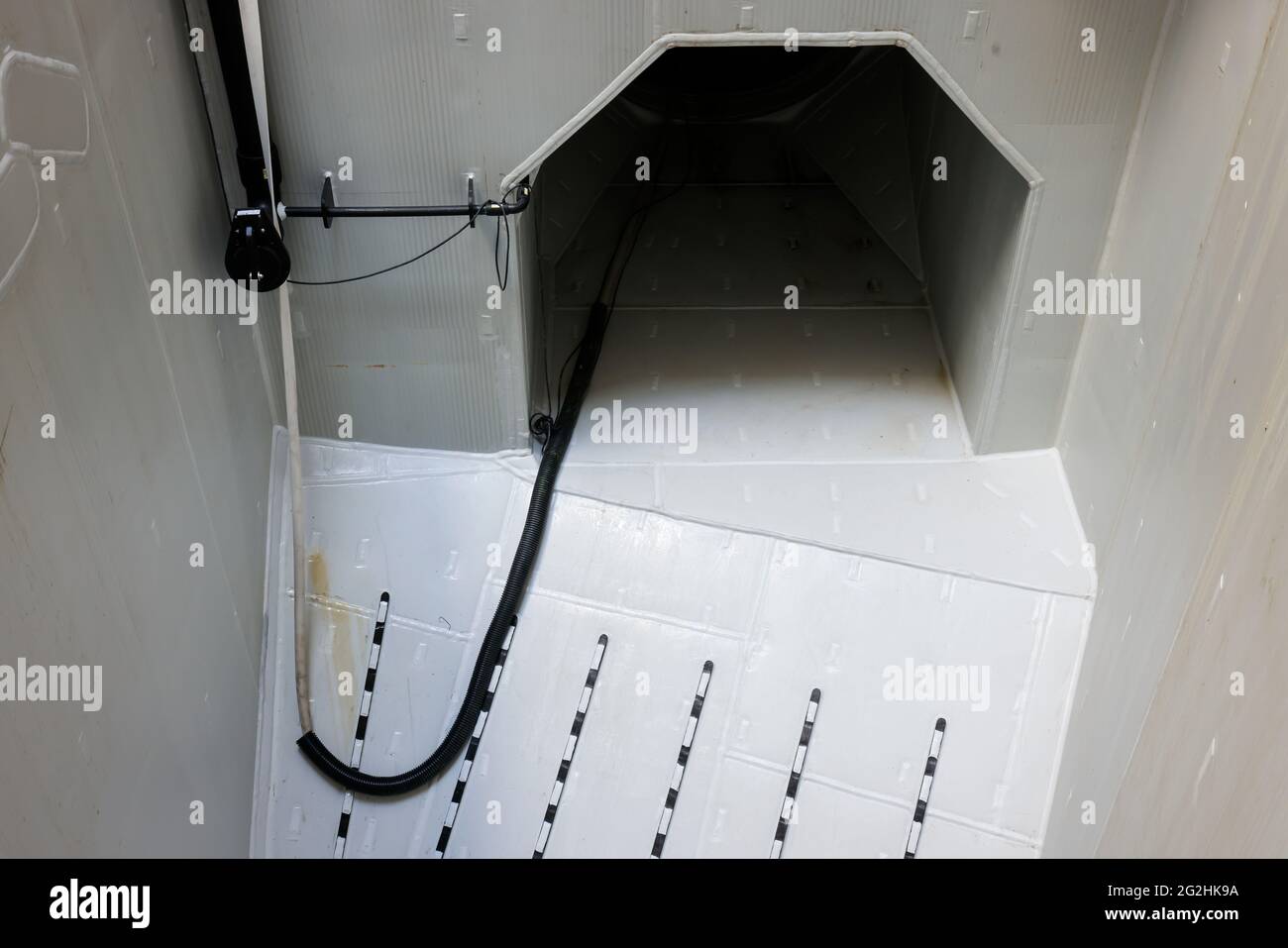 Oberhausen, région de la Ruhr, Rhénanie-du-Nord-Westphalie, Allemagne - conversion d'Emscher, nouvelle construction de l'égout d'Emscher, ici le canal d'entrée de la station de pompage d'Oberhausen avant la mise en service, la conversion écologique du système d'Emscher consiste en la construction d'un système central de traitement des eaux usées dans la région de la Ruhr, La construction des égouts et la renaturation de l'Emscher et de ses affluents. Banque D'Images