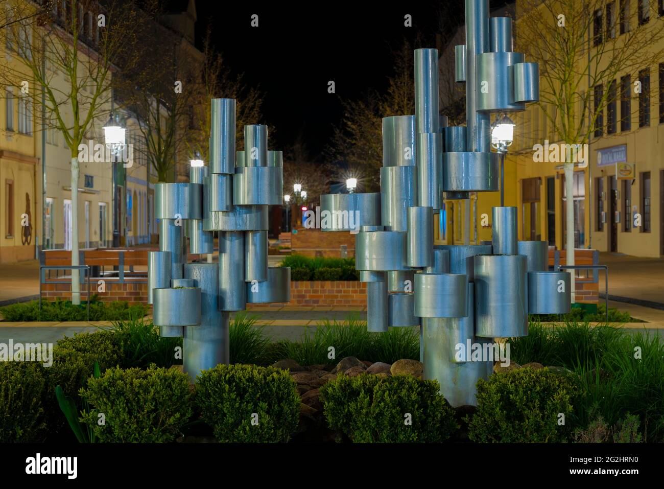 5 Mai 2021,Allemagne,ville de Luckenwalde,pas de personnes dans la rue pendant le couvre-feu,Fontaine, autrement lieu de rencontre du peuple Banque D'Images