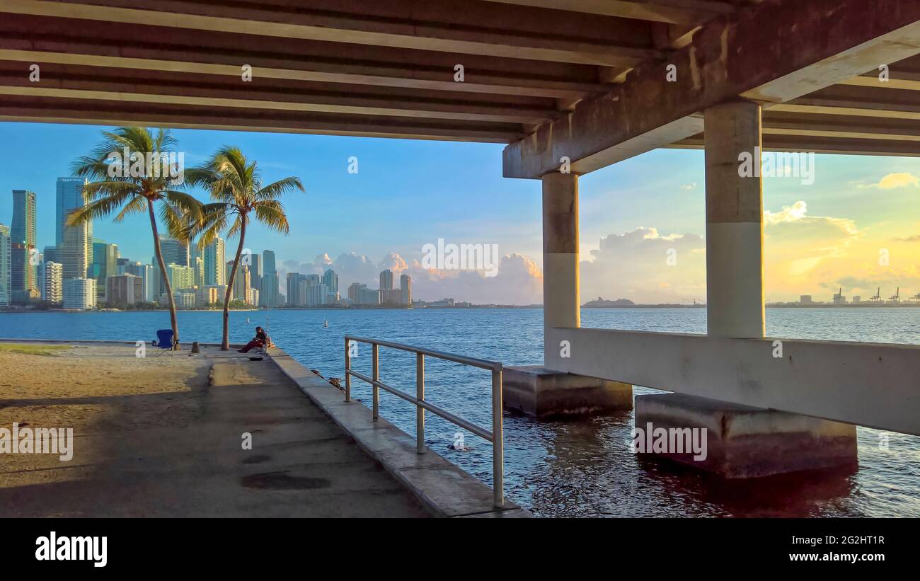 « Under the Bridge », Biscayne Bay, Miami, Floride, États-Unis Banque D'Images