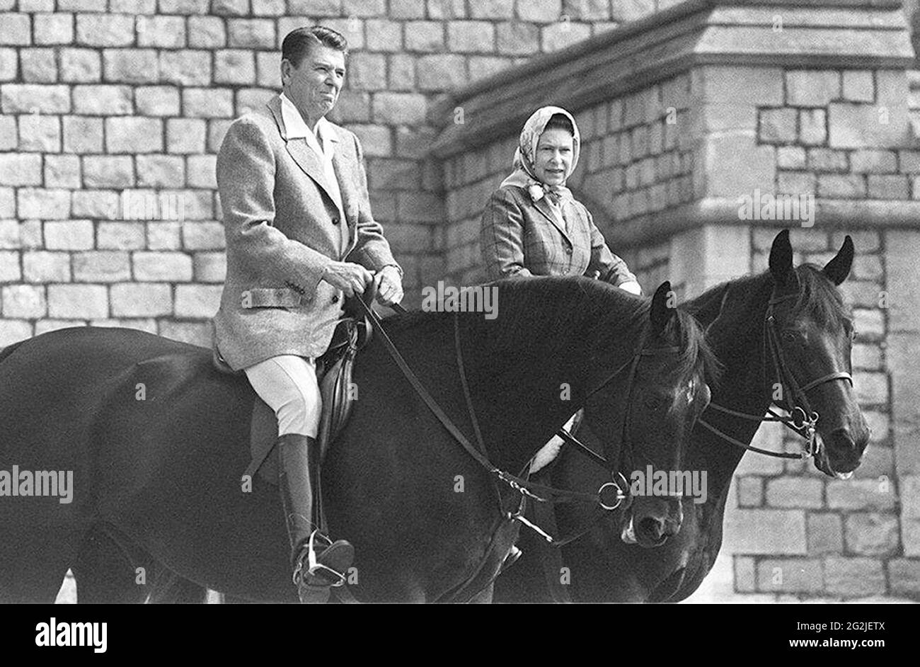 Photo du dossier datée du 08/06/82 de la circonscription de Ronald Reagan, alors président des États-Unis, et de la reine Elizabeth II, à Home Park, à Windsor. Date de publication : samedi 12 juin 2021. Banque D'Images