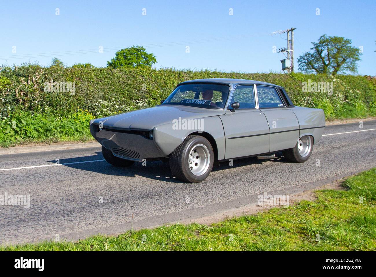 1964 berline à essence 1978 cc grise Rover 2000 60 s en route vers le salon automobile Capesthorne Hall Classic May, Cheshire, Royaume-Uni Banque D'Images