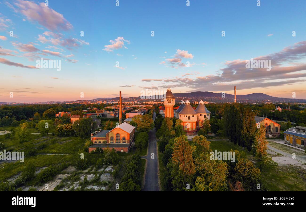 Tours rénovées dans une ère abandonnée. Ce n'est pas un vieux palce d ...