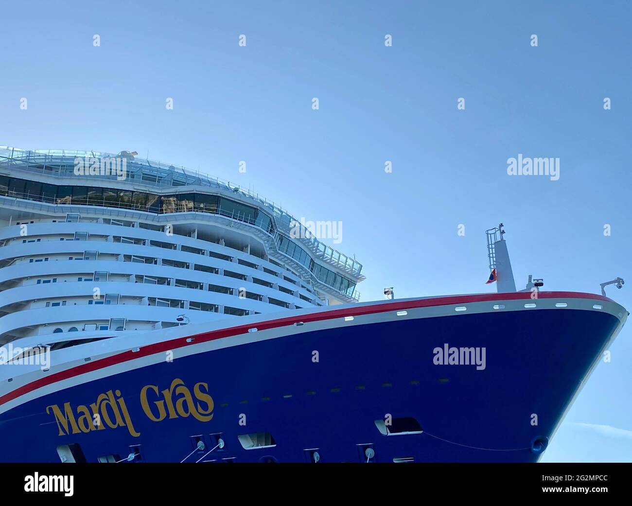 Le navire Mardi gras de la ligne de croisière Carnival a amarré à Port Canaveral en attendant l'autorisation de mettre la voile avec les passagers. Mardi gras est le plus récent navire de Carnaval. Banque D'Images