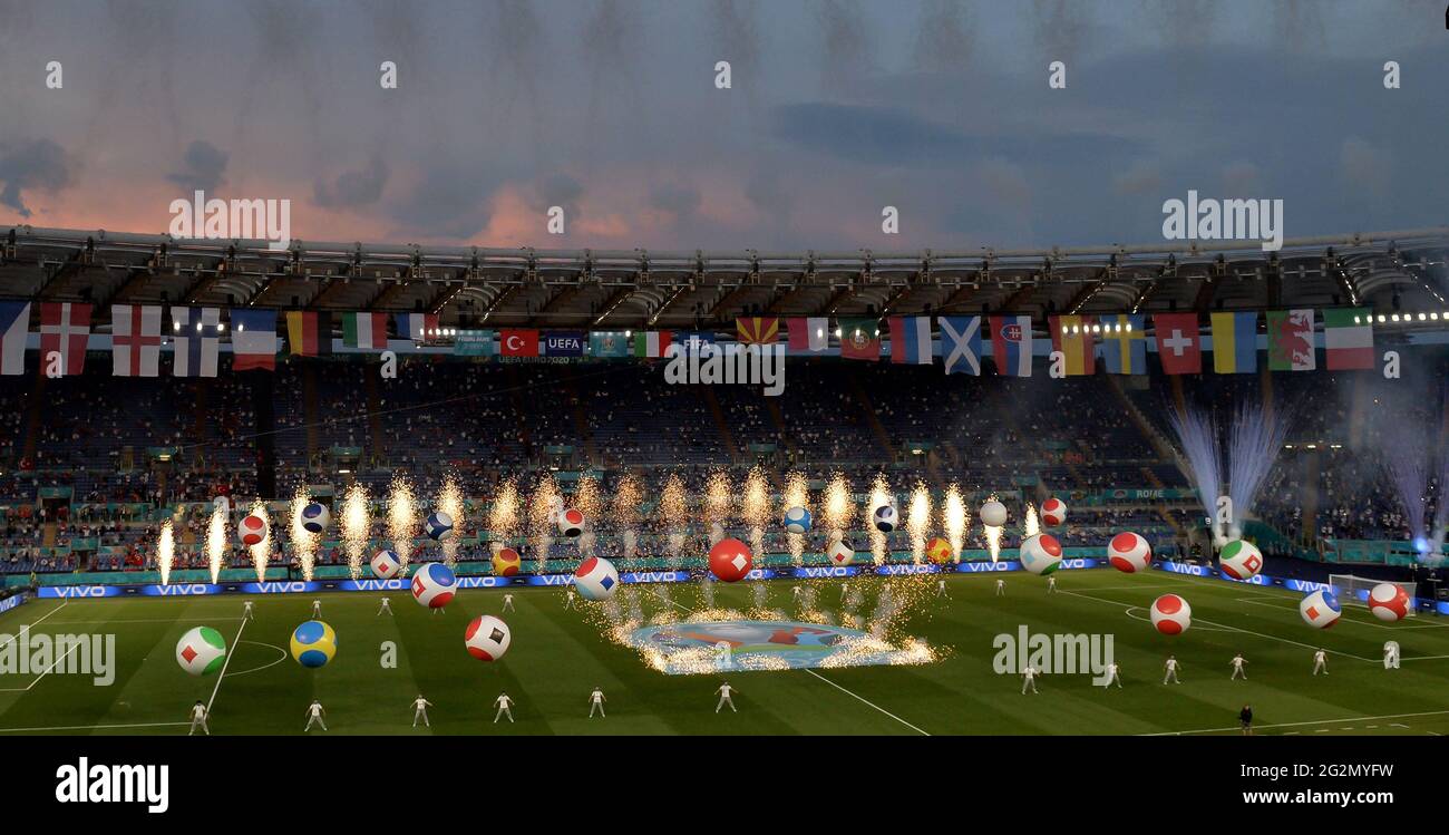 Roma, Italie. 11 juin 2021. Des feux d'artifice sont visibles lors de la  cérémonie d'ouverture des championnats européens de football de l'UEFA Euro  2020 avant le match entre la Turquie et l'Italie