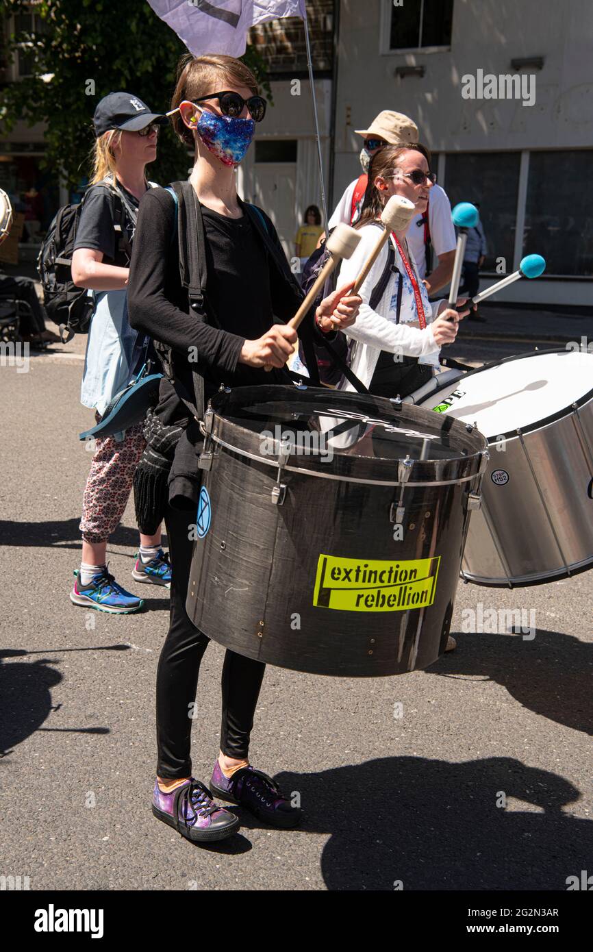 Falmouth Cornwall, extinction les manifestants de la rébellion de tout le pays défilent dans les rues de Falmouth pour le sommet du G 7 St Ives Cornwall crédit: kathleen White/Alay Live News Banque D'Images