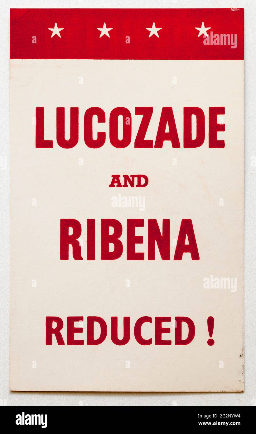 Vinatge années 1960 Boutique Publicité carte d'affichage des prix - Lucozade et Ribena réduit Banque D'Images