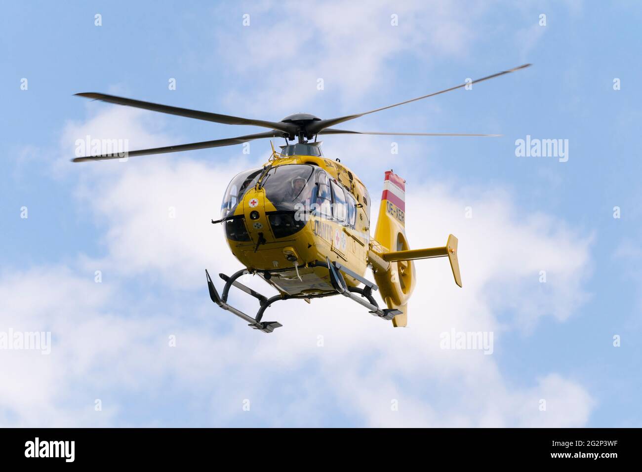 ÖAMTC-Flugrettung Christophorus 2 - le deuxième hélicoptère médical d'urgence en Autriche, qui se lance pour une urgence médicale. Basse-Autriche Banque D'Images