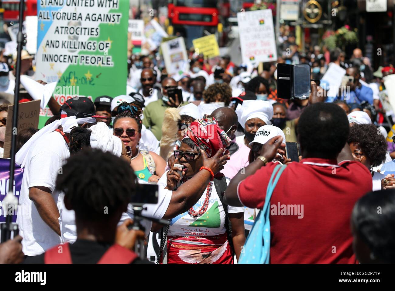 Londres, Angleterre, Royaume-Uni. 12 juin 2021. Les manifestants de la nation pro-Yoruba ont fait une manifestation contre le président du Nigeria, Muhammadu Buhari, dans le centre de Londres, à l'occasion de la nouvelle Journée de la démocratie au Nigeria, le 12 juin. Les manifestants exigent l'autodétermination du peuple yoruba. Credit: Tayfun Salci/ZUMA Wire/Alay Live News Banque D'Images