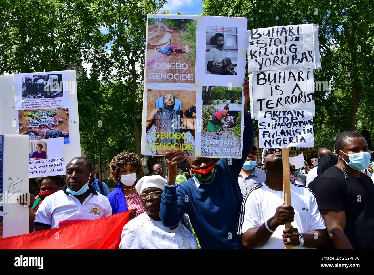 Londres, Royaume-Uni. 12 juin 2021. Les manifestants nigérians dénonce le génocide du gouvernement au Nigeria sur la place du Parlement jusqu'à la place Trafalgar le 12 juin 2021, Londres, Royaume-Uni. Crédit : Picture Capital/Alamy Live News Banque D'Images