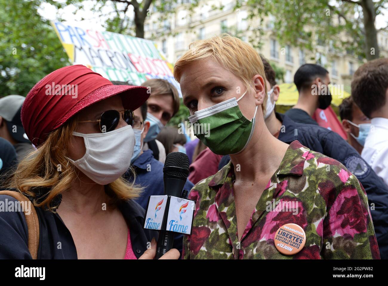 Paris, près de 10,000 personnes ont défilé de la place de Clichy à la place  de la République, contre l'extrême droite et ses idées Photo Stock - Alamy