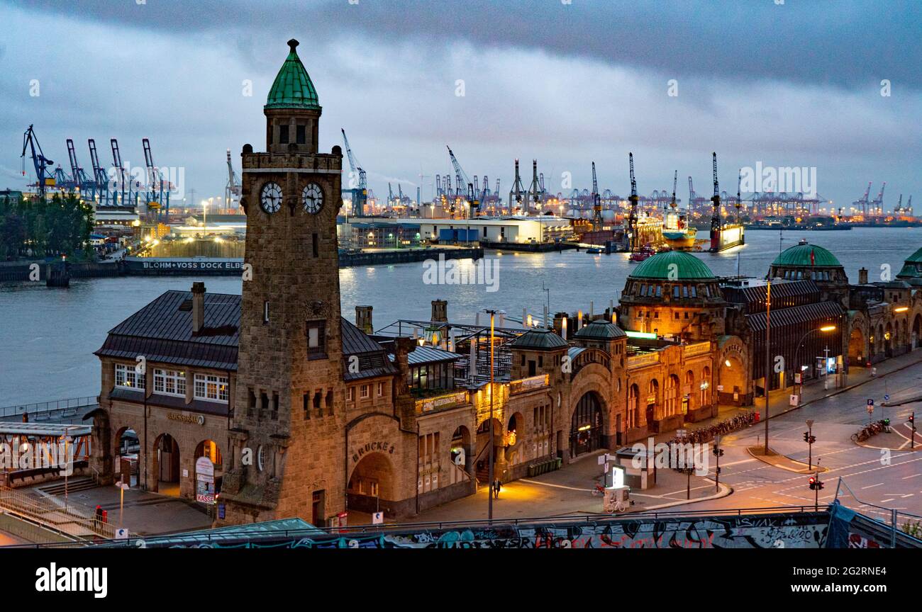 vieille-grue-portuaire-banque-d-image-et-photos-alamy