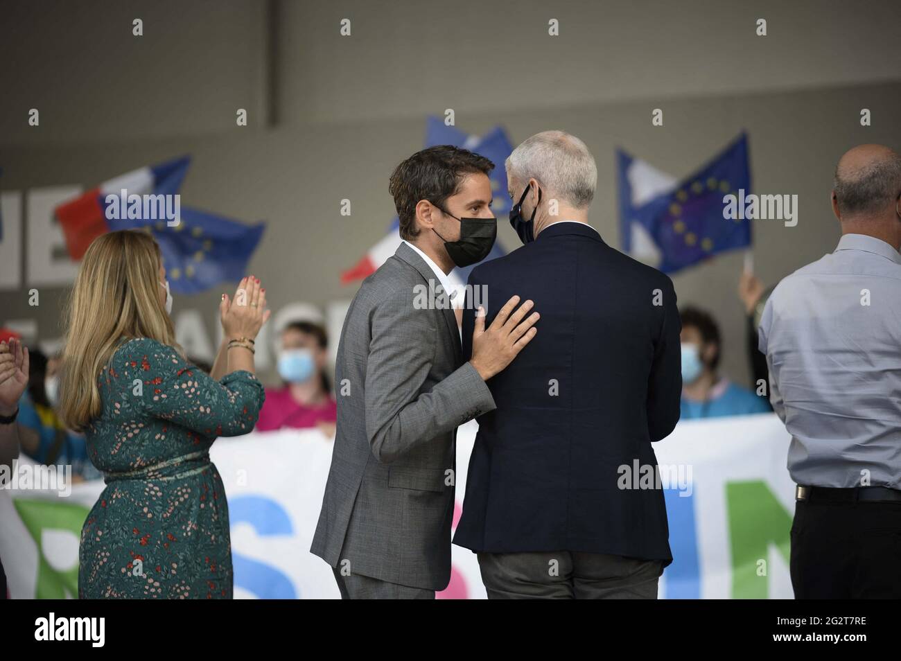 Qui Est Le Mari De Franck Riester Franck Riester et Gabriel Attal lors de la rencontre régionale de la liste  envie d'ile de France au Parc Floral de Paris, à Paris, le 12 juin 2021.  Photo par Eliot Blondt /