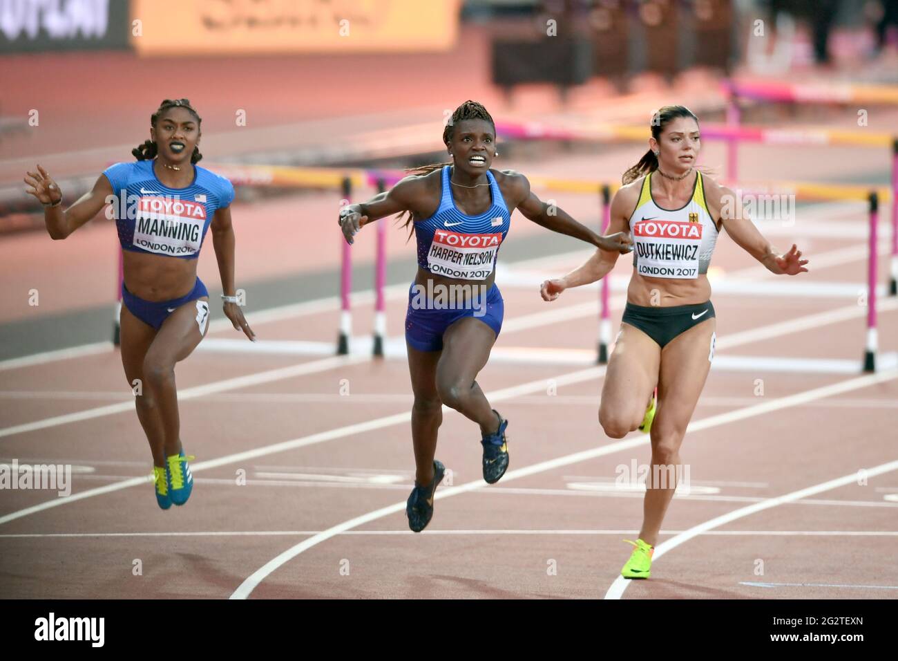 Dawn Harper-Nelson (USA, argent), Pamela Dutkiewicz (GER, Bronze). 100 mètres haies femmes. Finale. Championnats du monde d'athlétisme de l'IAAF, Londres 2017 Banque D'Images