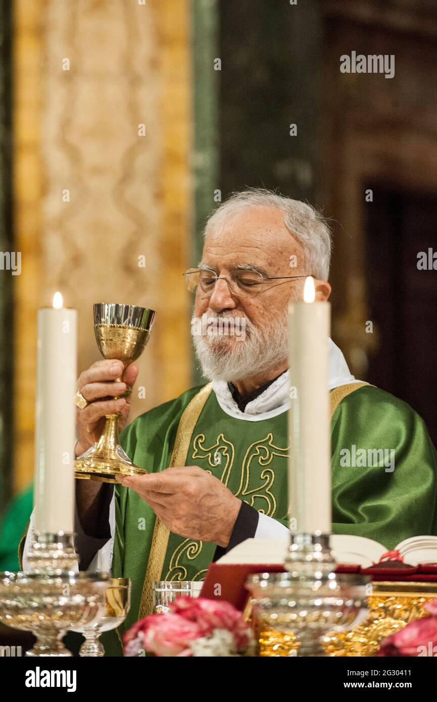 13 juin 2021 carte. Raniero Cantalamessa, célèbre l'Eucharistie
