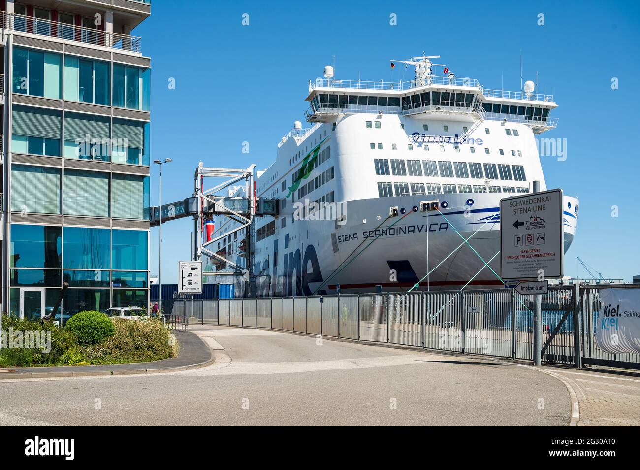 Kieler Hafen am Schwedenkai die aus Göteborg kommende Personen- und Autofähre Stena Scandinavica der Stena Line bedient den Kieler Hafen mit einer täg Banque D'Images