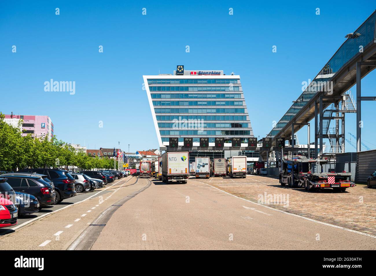 AM Stena Termial die Schwedenfähren der Stena Line die eine tägliche Verbindung nach Göteborg in Schweden für PKW, LKW und Touristen anbieten Banque D'Images