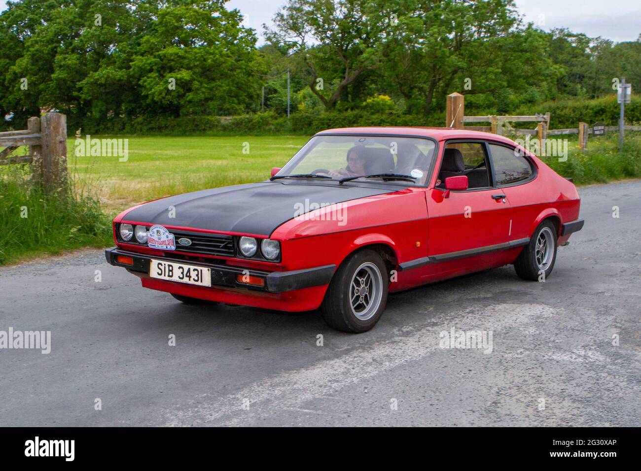 Coupé essence Ford Capri 1993cc 1986 rouge 80 two​-plus-deux lors de la 58e course annuelle de Manchester à Blackpool Vintage & Classic car Run. Banque D'Images