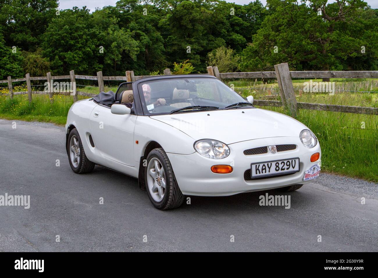 1996 90s blanc MG MGF roadster au 58e annuel Manchester à Blackpool Vintage & Classic car Run l'événement est un « Touring Assembly » Banque D'Images