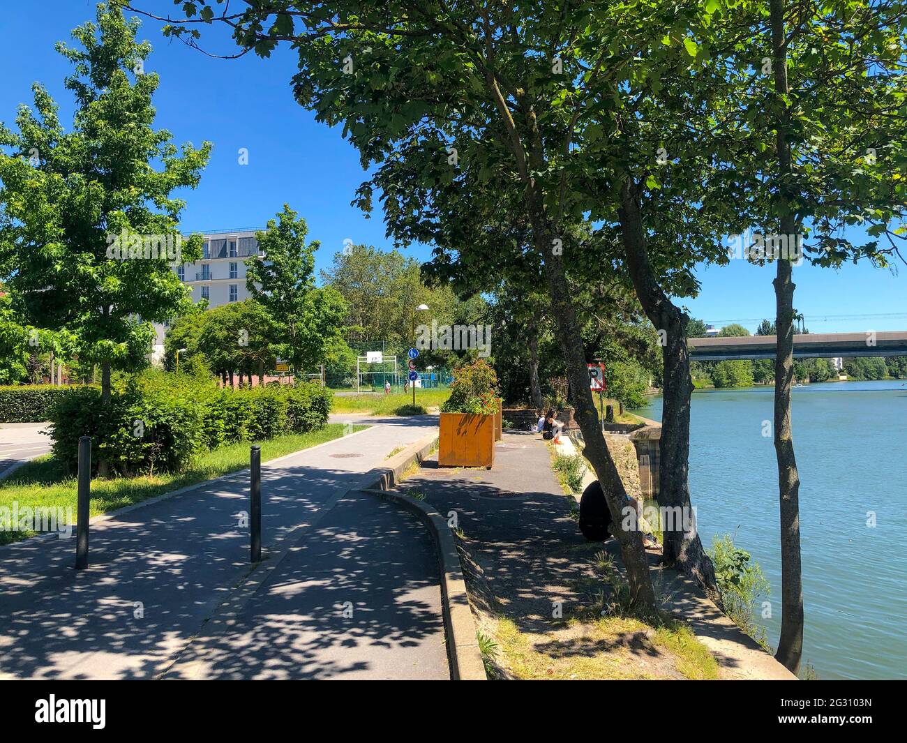 Paris, France, banlieue, scènes de rue, près de la Marne Quai, Ferreux-sur-Marne Banque D'Images
