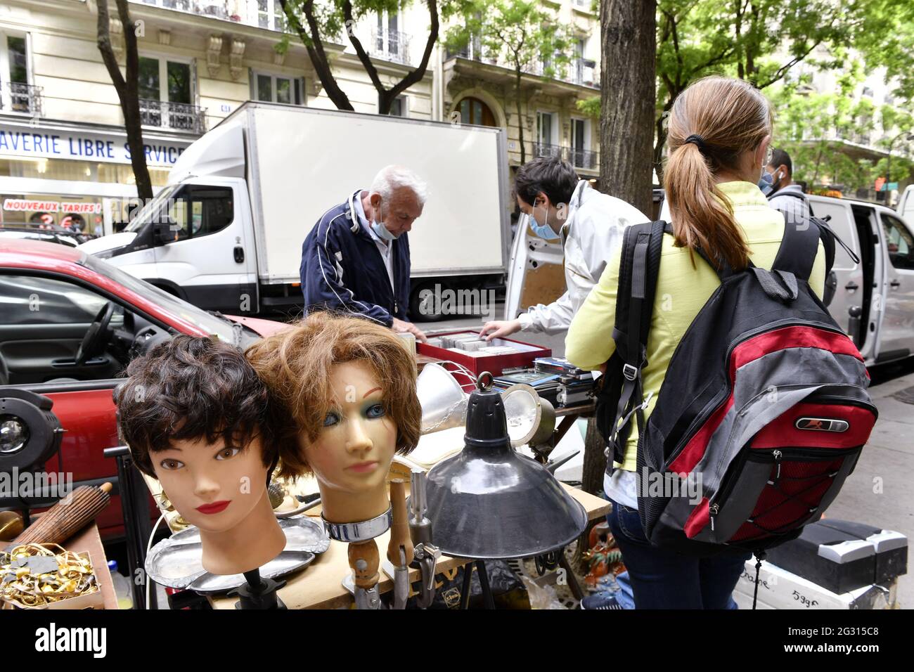 Marché aux puces de la rue Caulaincourt - Paris - France Banque D'Images