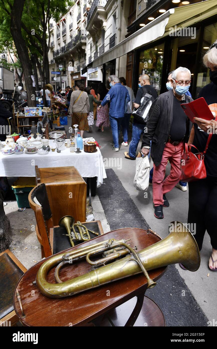 Marché aux puces de la rue Caulaincourt - Paris - France Banque D'Images