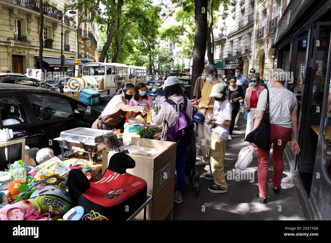 Marché aux puces de la rue Caulaincourt - Paris - France Banque D'Images