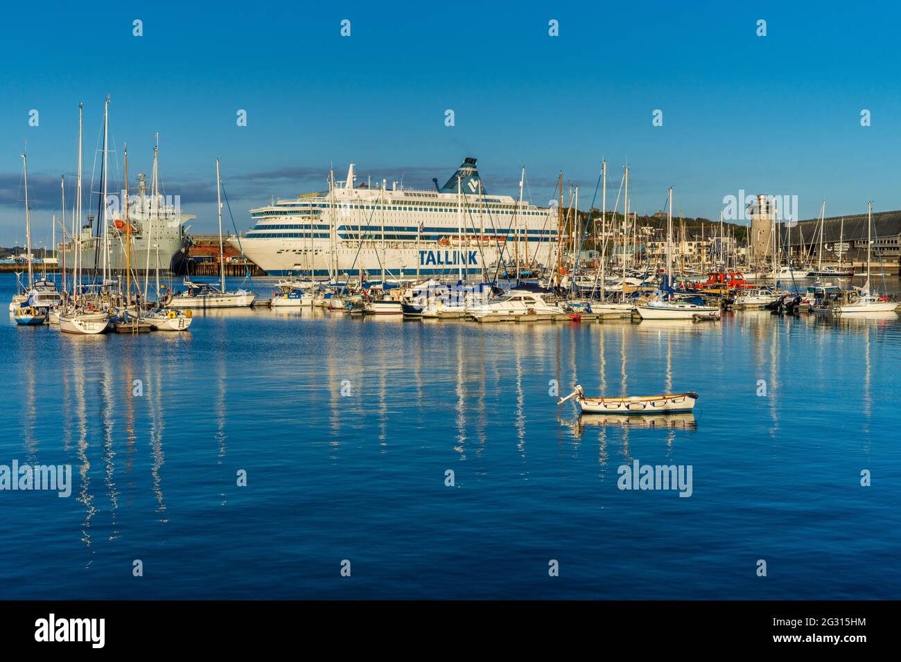 Falmouth Docks and Harbour, Falmouth, Cornwall. Le port de Falmouth, avec Carrick Roads, constitue le troisième port naturel le plus profond au monde. Banque D'Images